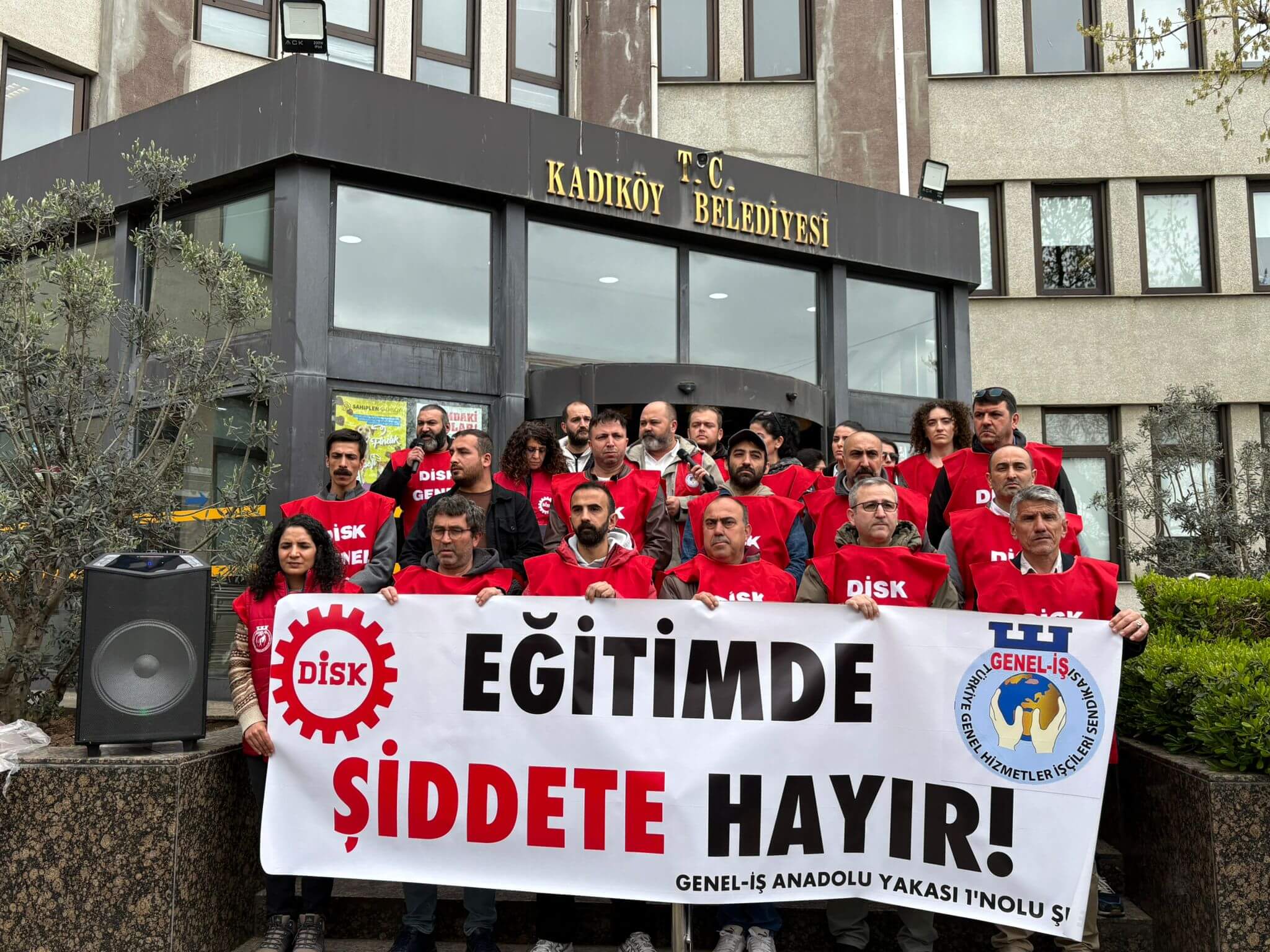 Kadıköy Belediyesi çalışanlarından okul saldırılarına tepki 